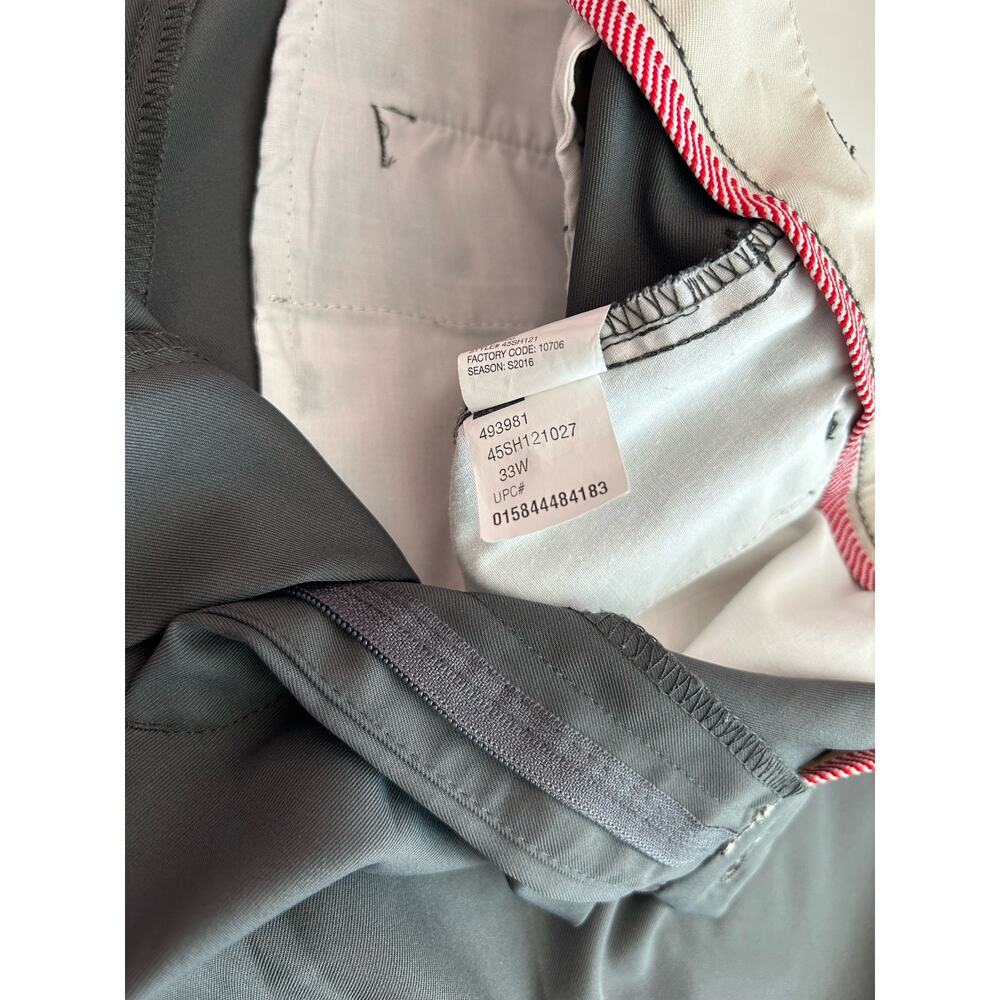 Izod Lightweight Solid Flat Front Dark Gray 10.5" Inseam Men Chino Short Size 33 - Picture 4 of 8